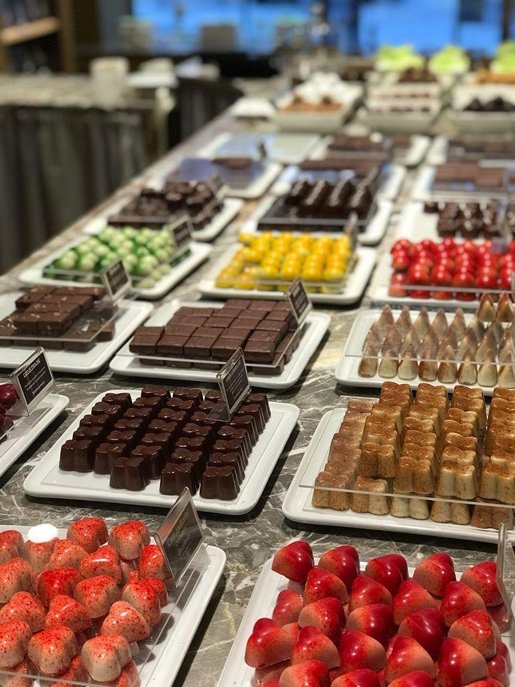 Degustación de chocolate en casa de Frédéric Blondeel durante una visita a Brussels By Foot