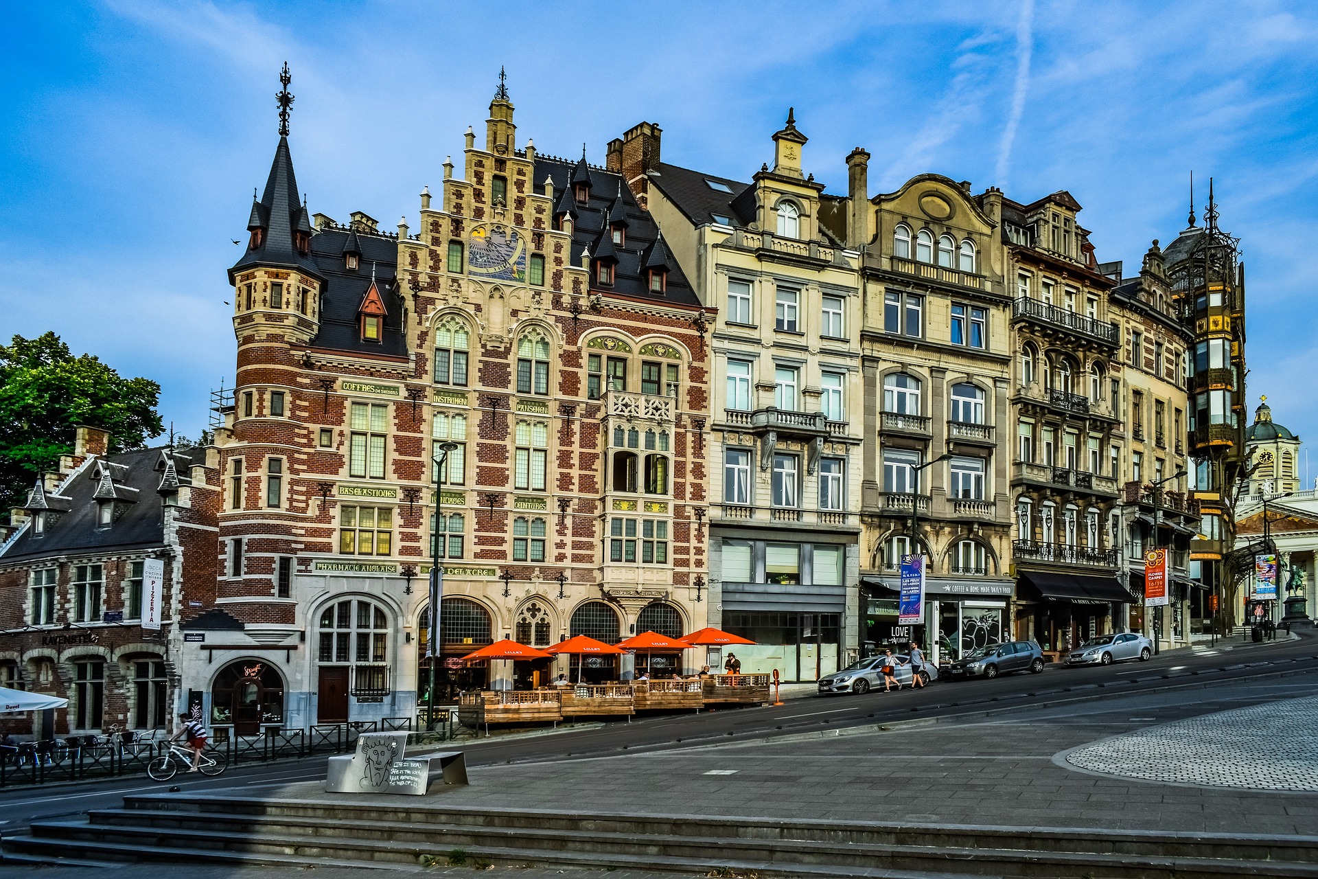 Fachadas de Bruselas visibles durante la visita de BrusSELS By Foot's bRUSELENSES DE AYER Y DE HOY