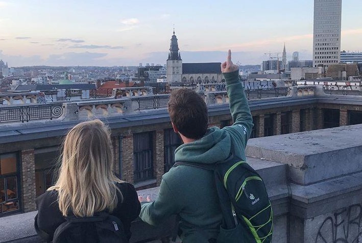 Brussels By Foot - Belle vue place Poelaert horiz manneken pis